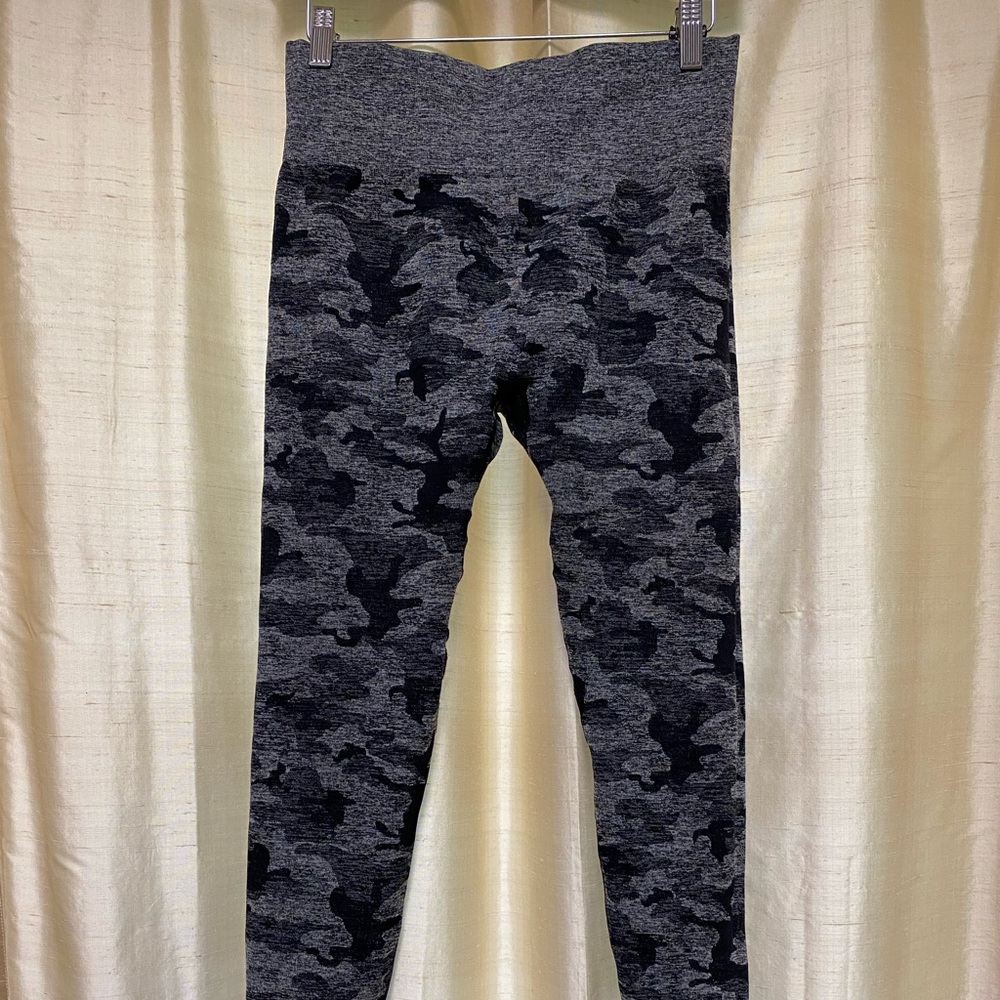 No line scrunched booty leggings
